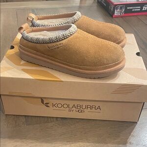 Koolaburra by Ugg Kids Tan slippers.